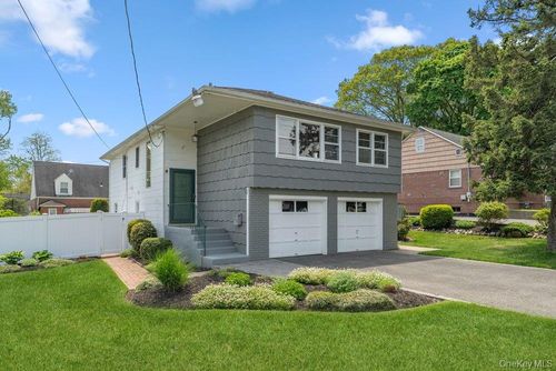 28 Satinwood Rd, Bayville, NY, 11709-1812 | Card Image