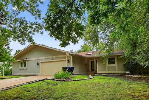 3746 Sw Wood Valley Dr, Topeka, KS, 66610-1136 | Card Image