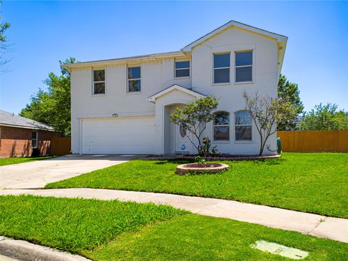 920 Kendall Dr, Arlington, TX, 76001-6106 | Card Image