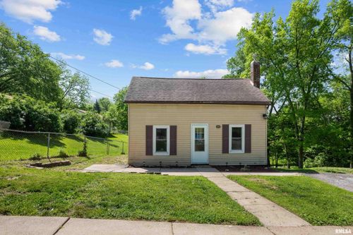411 Cherry St, Port Byron, IL, 61275-9635 | Card Image
