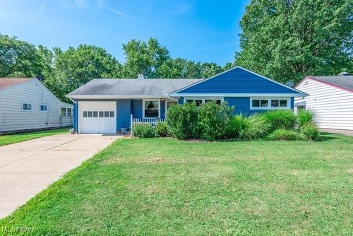 9355 Newkirk Dr, Parma Heights, OH, 44130-4166 | Card Image