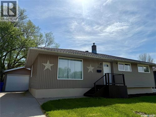 1920 Dyer Rd, Estevan, SK, S4A1Z5 | Card Image