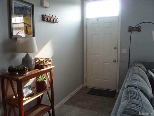 43038 Strand Dr, Sterling Heights, MI, 48313-2752 | Card Image