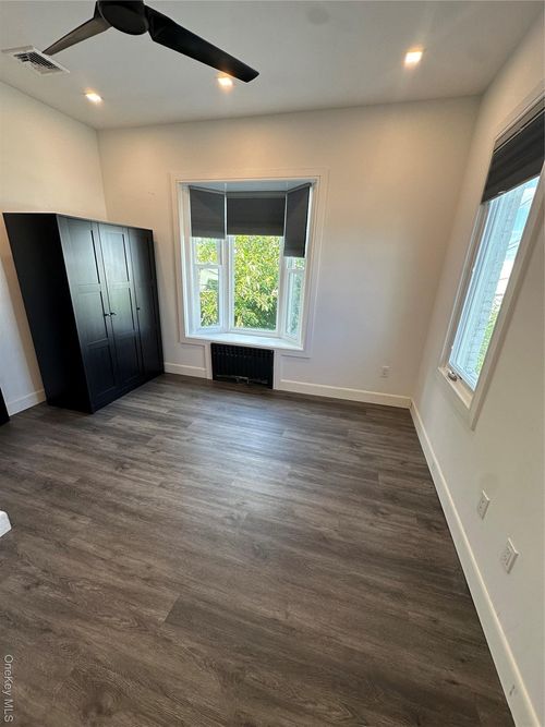 3-1 Burnside Ave, Lawrence, NY, 11559-1107 | Card Image