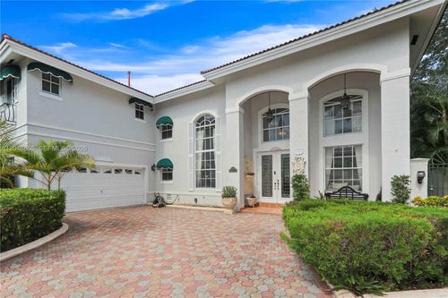 16048 Nw 82nd Pl, Miami Lakes, FL, 33016-6617 | Card Image