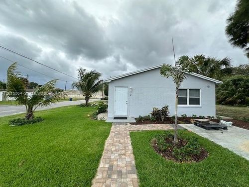 2-101 W 11th St, Riviera Beach, FL, 33404-7535 | Card Image