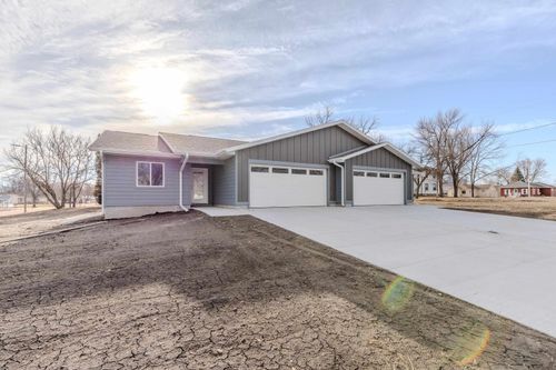 306 W 1st St, Lake Park, IA, 51347-7764 | Card Image