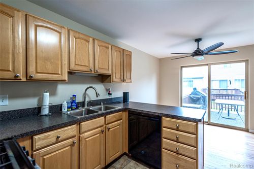 14-24511 Pinehurst Ave, Oak Park, MI, 48237-1878 | Card Image