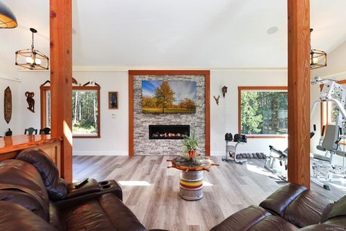 8400 Owl Cres, Denman Island, BC, V0R1T0 | Card Image