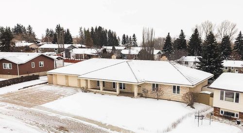 5235 38 Street Crescent, Innisfail, AB, T4G1G7 | Card Image