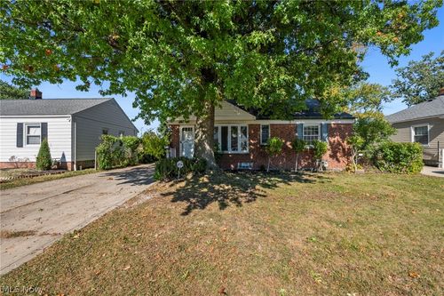 28775 Hazel Ave, Wickliffe, OH, 44092-2532 | Card Image