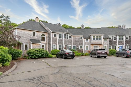 17-17 Harbor Hill Dr, Bourne, MA, 02532-3880 | Card Image