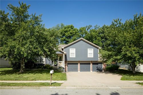 1127 Se Eastridge Dr, Blue Springs, MO, 64014-3440 | Card Image