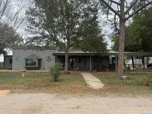 7084 Richter Rd, Elmendorf, TX, 78112-9811 | Card Image