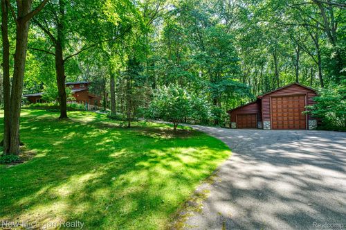 4707 Vincent Dr, Holly, MI, 48442-9017 | Card Image
