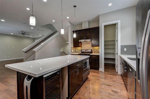 607 Sydnor St, Houston, TX, 77020-6048 | Card Image