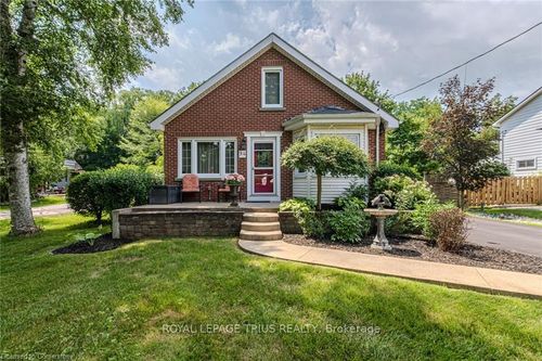 94 Queensway E, Simcoe, ON, N3Y4M6 | Card Image