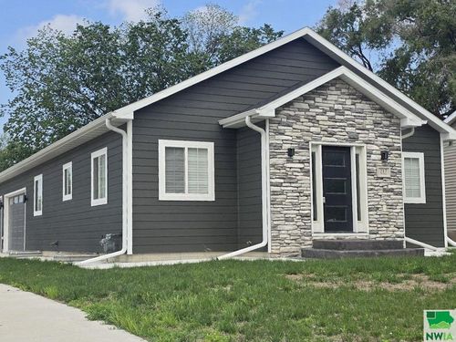 717 5th Ave, South Sioux City, NE, 68776-1901 | Card Image