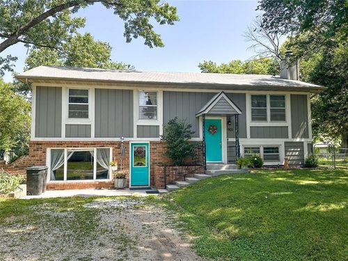901 Willow St, Clinton, MO, 64735-3057 | Card Image