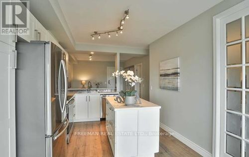 802-200 Burnhamthorpe Rd E, Mississauga, ON, L5A4L4 | Card Image