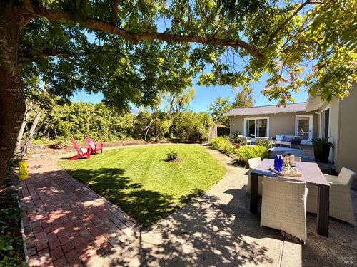 44 Robinhood Dr, San Rafael, CA, 94901-1457 | Card Image
