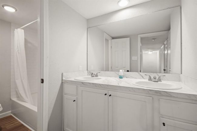 Full Bath Upstiars | Image 17