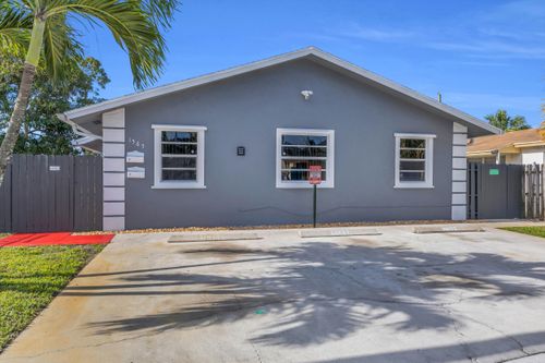 a-1565 W 28th St, Riviera Beach, FL, 33404-4095 | Card Image