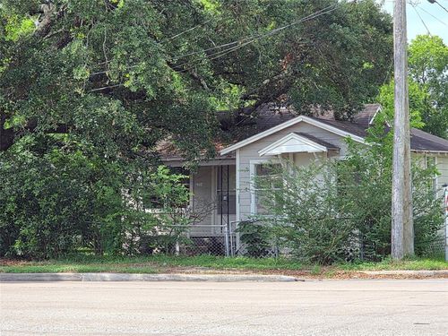 2204 Highway 3, Dickinson, TX, 77539-3656 | Card Image