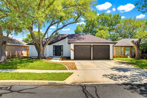 8114 Forest Bow, Live Oak, TX, 78233-4396 | Card Image