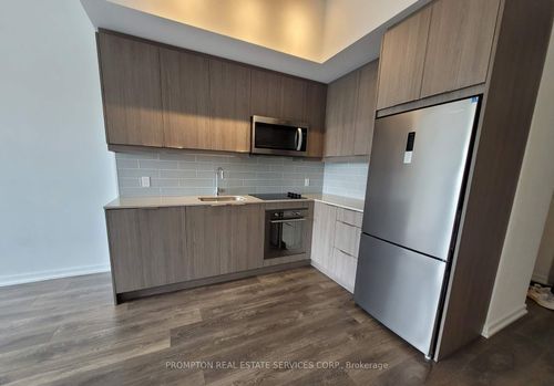 215-36 Forest Manor Rd, North York, ON, M2J0H3 | Card Image