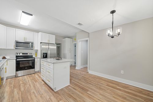 81 Eastview Ave, Valparaiso, FL, 32580-1376 | Card Image