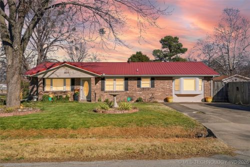 1004 Sw 5th St, Wagoner, OK, 74467-5912 | Card Image