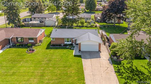 38774 Covington Dr, Sterling Heights, MI, 48312-1312 | Card Image
