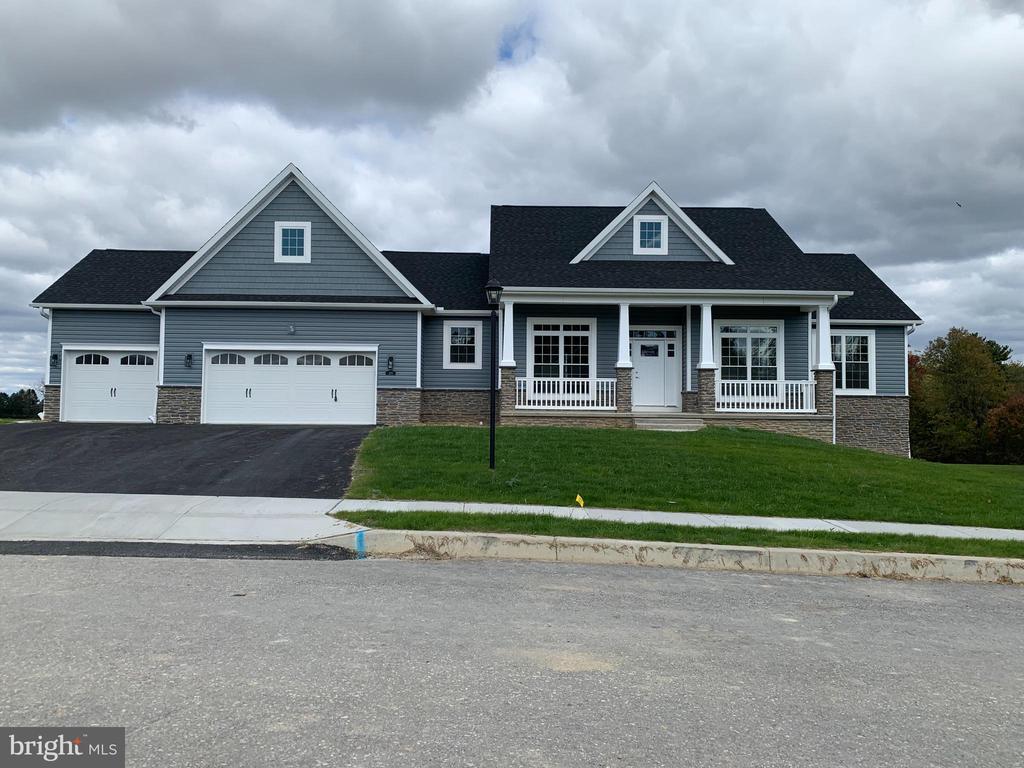 Granite Ln, Hanover, PA 17331
