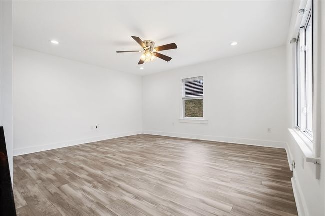 1028 Moon Run Rd, House other with 3 bedrooms, 3 bathrooms and 4 parking in Mc Kees Rocks PA | Image 7