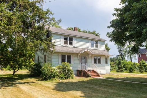 9105 3rd St, Baroda, MI, 49101-8925 | Card Image