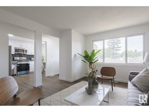 102 Londonderry Sq Nw, Edmonton, AB, T5C3C4 | Card Image