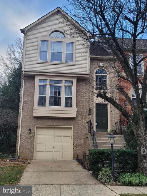 3901 Clares Ct, FAIRFAX, VA, 22033-4640 | Card Image