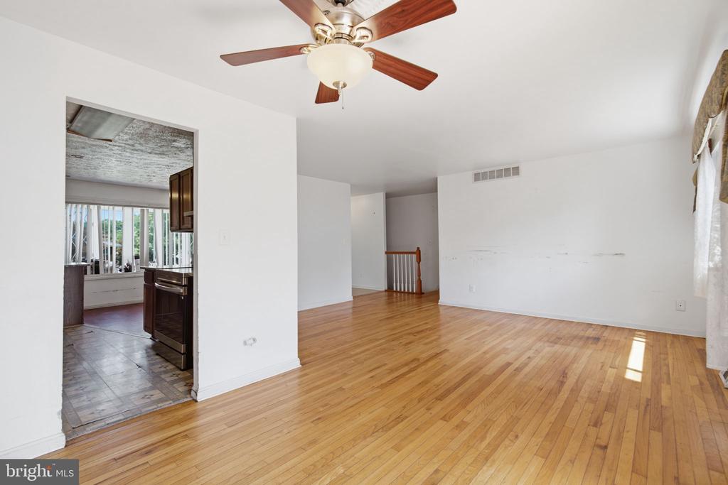 Residential in GLEN BURNIE 5