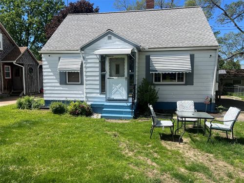 2352 Fairmont Pkwy, Erie, PA, 16510-1402 | Card Image