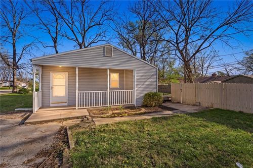 8617 Grant St, Overland Park, KS, 66212-3573 | Card Image