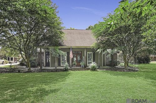 8567 Pin Oak Dr, Zachary, LA, 70791-7128 | Card Image