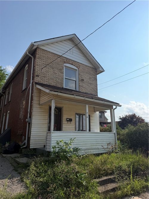 218 E Division St, New Castle, PA, 16101-4527 | Card Image