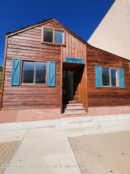 532 W Main St, New Castle, CO, 81647-5008 | Card Image