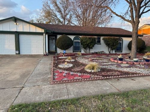 1825 Schumac Ln, Bedford, TX, 76022-6807 | Card Image