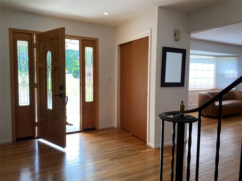 213 Fort Lee Pl, Orangeburg, NY, 10962-2707 | Card Image