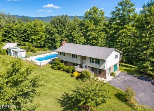 134 Independence Ln, Elizabethton, TN, 37643-7238 | Card Image