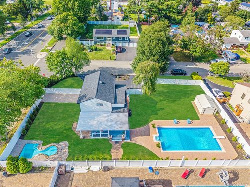 2 Polo St, Dix Hills, NY, 11746-8205 | Card Image