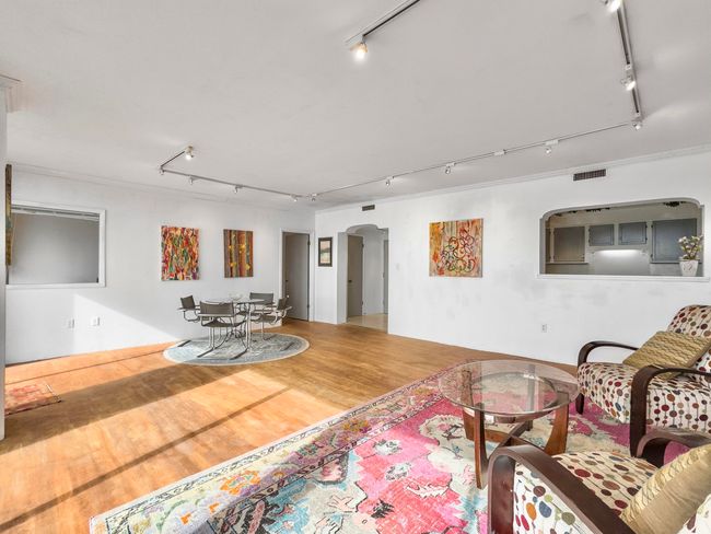 Living Area | Image 16