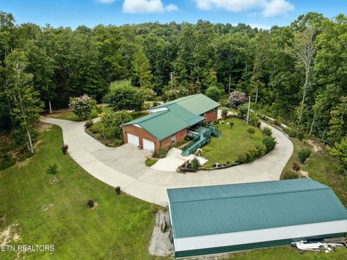 689 Johnson Hollow Rd, New Tazewell, TN, 37825-1752 | Card Image